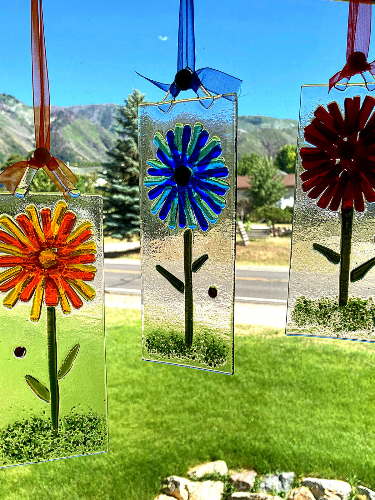 Fused Glass Flowers: Bowls, Sun Catchers, and Table Art